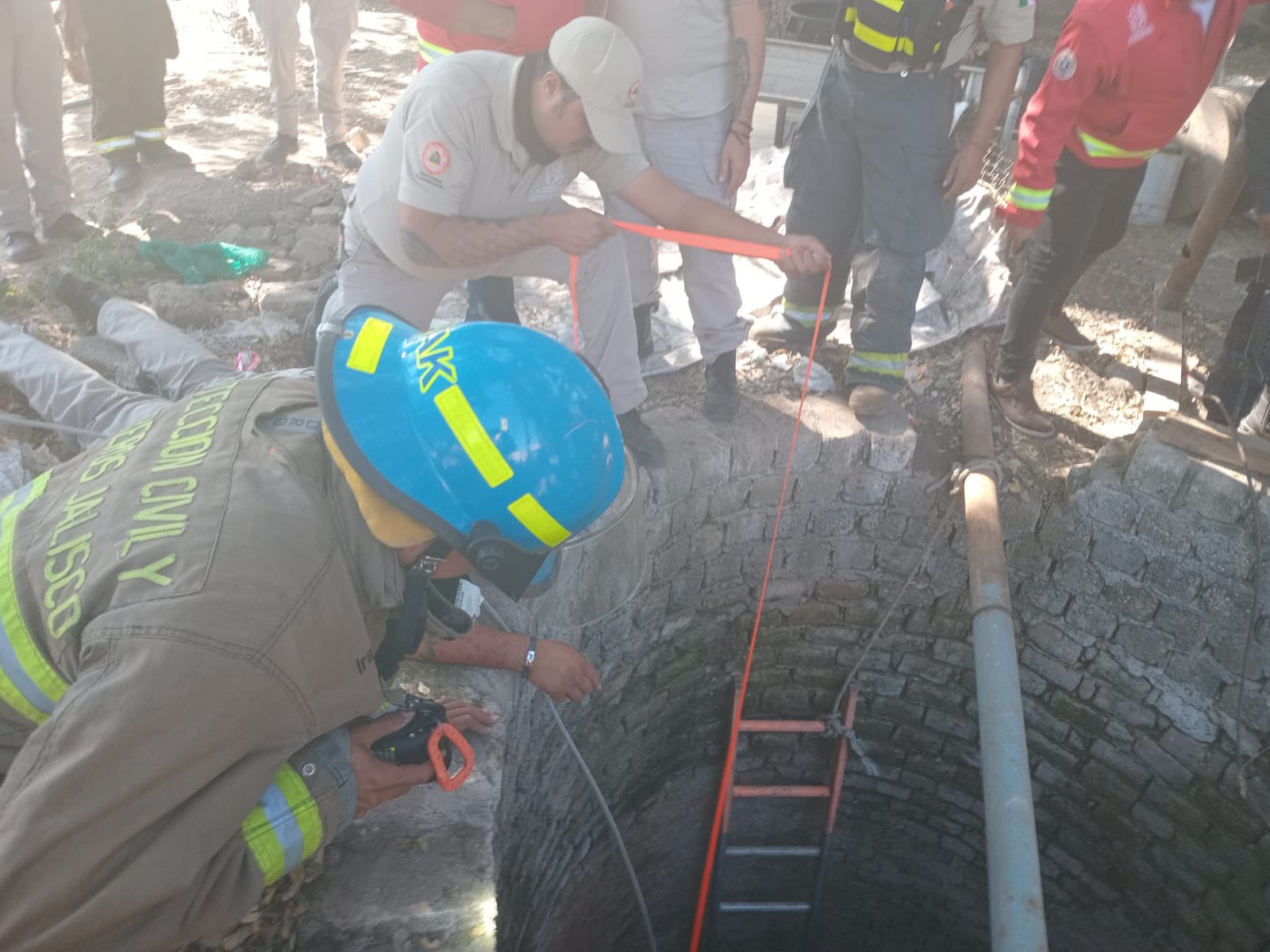 Cuatro fallecidos en una noria tras labores de limpieza en Tlaquepaque.