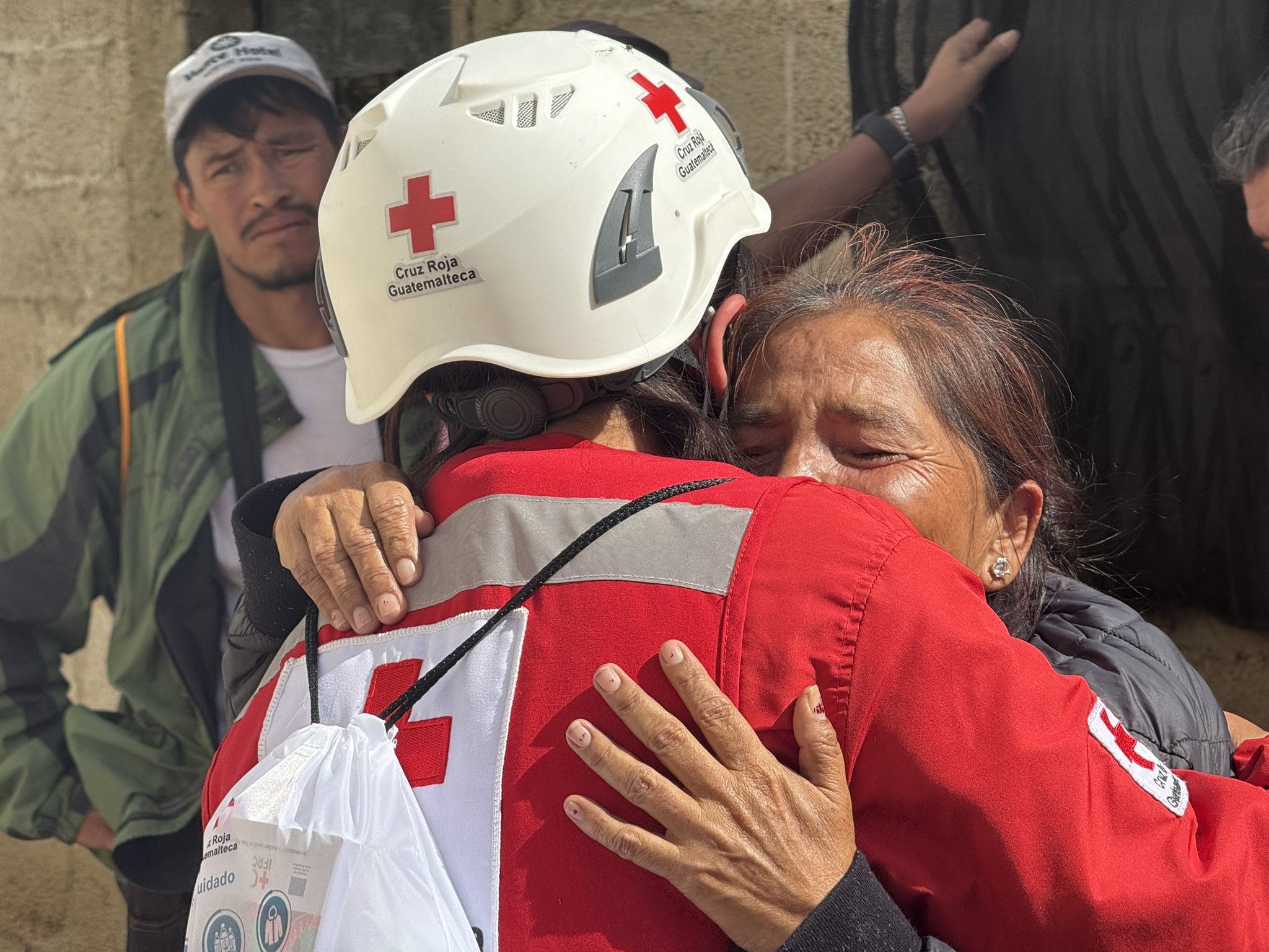 Tragedia en Guatemala: Al menos 40 muertos tras la caída de un autobús desde un puente
