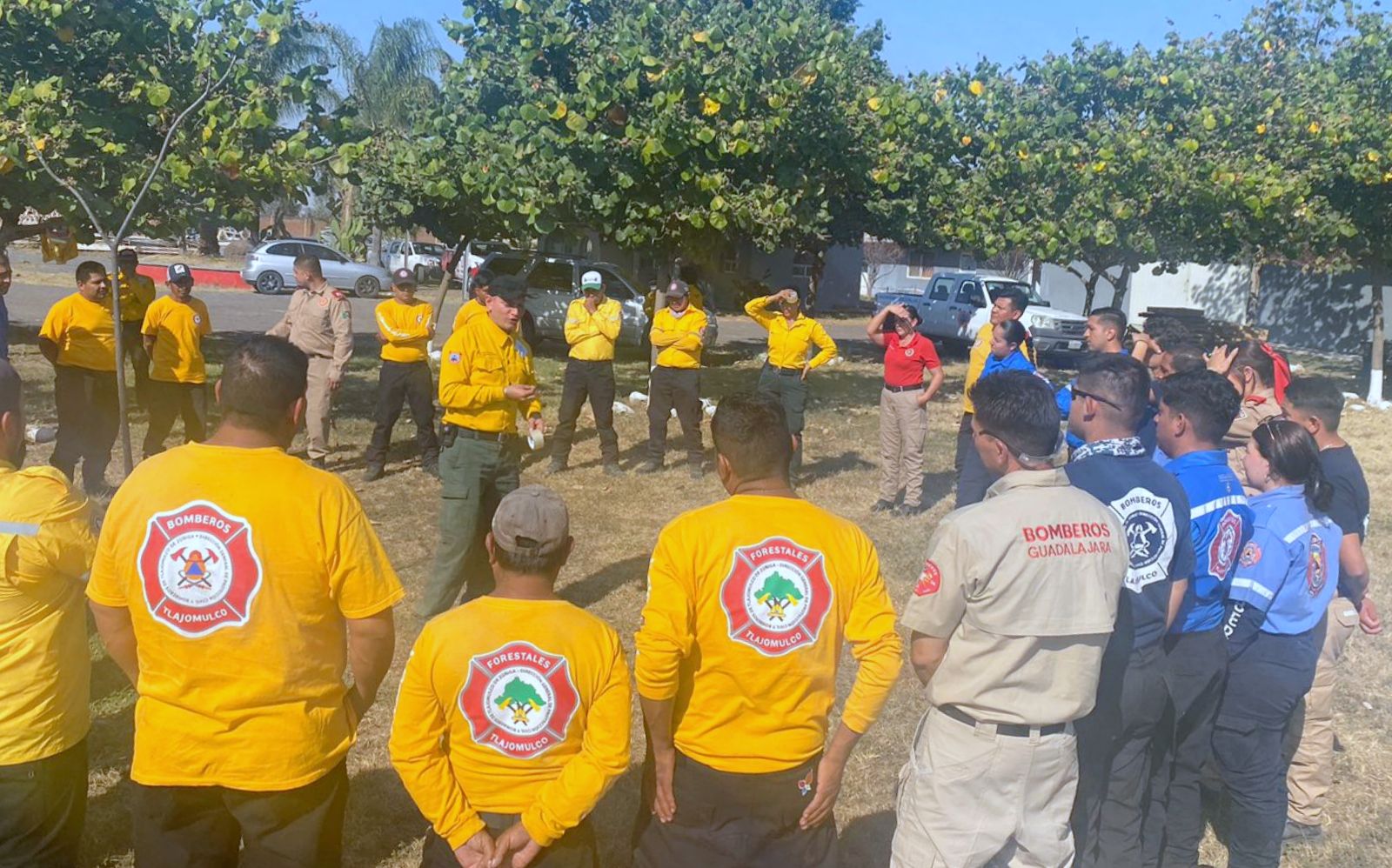 Capacitan a bomberos y voluntarios para combatir incendios forestales en Tlajomulco y municipios aledaños