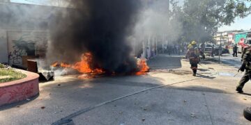 El fuego habría sido provocado por indigentes de la zona.