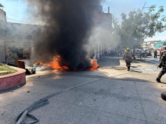 El fuego habría sido provocado por indigentes de la zona.