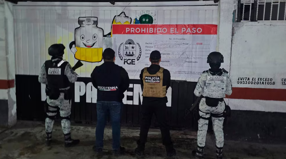FGE rescata a 36 mujeres víctimas de prostitución forzada en bar de Playa del Carmen; hay un detenido