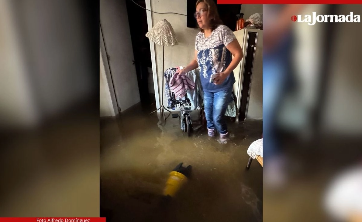Rotura de tubería causa megafuga de agua en Ampliación Gabriel Hernández