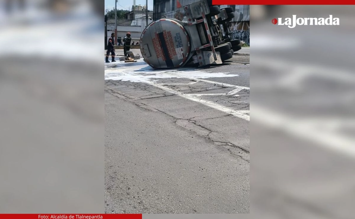Continúa cierre en la México-Pachuca por retiro de pipa cargada de combustible