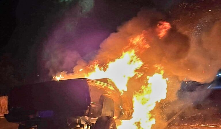 Incendio de vehículo moviliza a cuerpos de emergencia en la carretera Guadalajara–Ameca