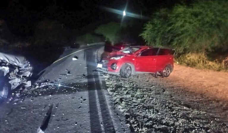 Choque frontal deja siete lesionados en Sayula