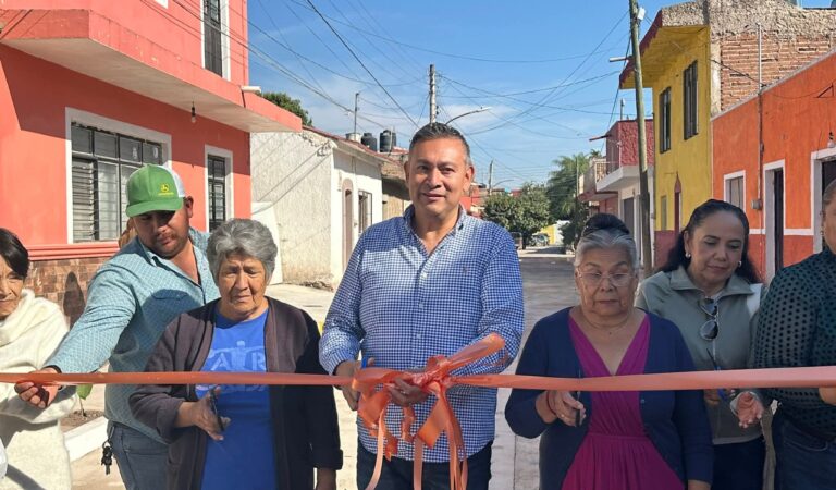 Municipio invierte 1.6 mdp en calle Vicente Guerrero en Ahualulco