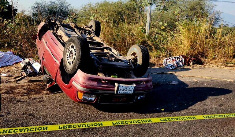 Volcadura en la carretera GDL–Ameca deja dos mujeres fallecidas y tres lesionadas