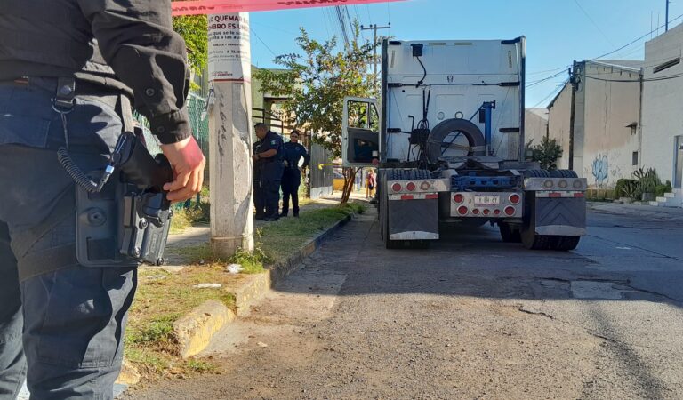 Rescatan en Tlaquepaque a chofer de tráiler secuestrado y recuperan caja robada