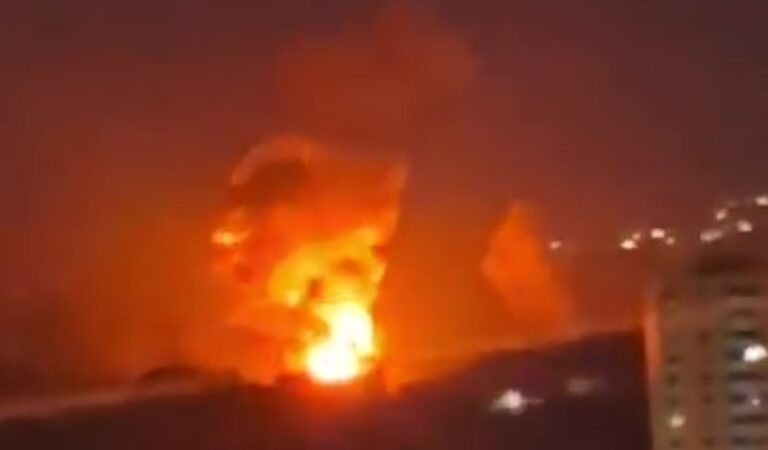 Explosiones y sobrevuelos militares sacuden Caracas de madrugada