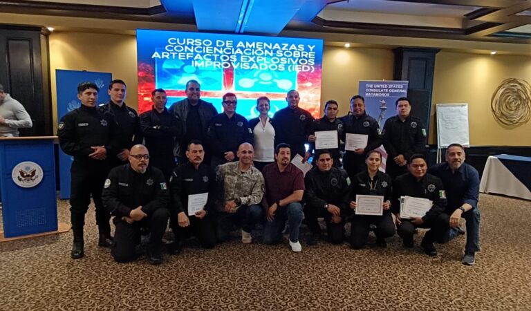 Capacitan a oficiales en manejo de artefactos explosivos