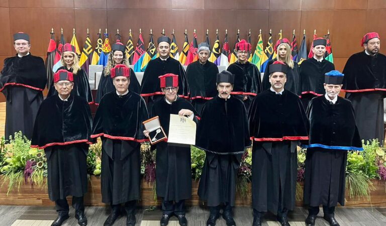 UAG reconoce a Arturo Cherbowski con Doctorado Honoris Causa