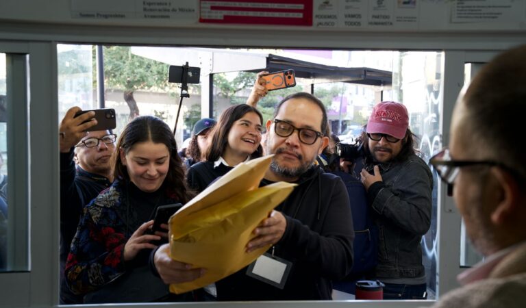 IEPC Jalisco recibe solicitud de referéndum por alza al transporte público