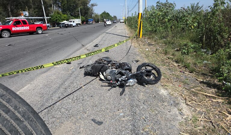 Muere joven tras choque entre moto y tráiler en Tala