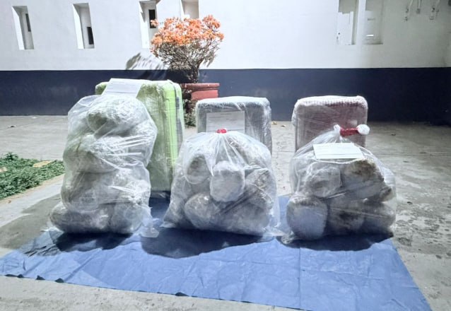 Detienen en Zapopan a un hombre que viajaba con tres maletas llenas de marihuana