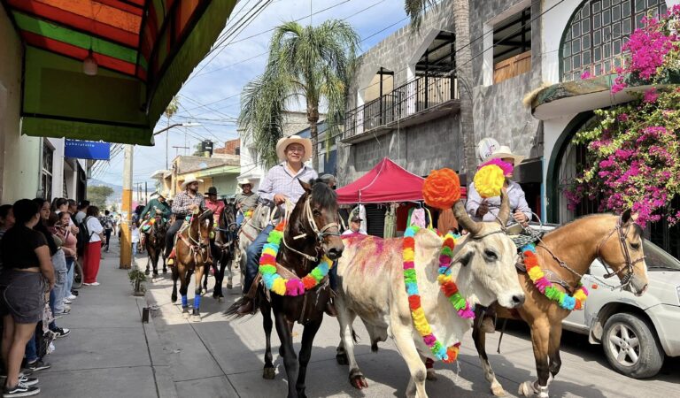 Inicia Carnaval Ahualulco 2026 con cabalgata y presentación del programa oficial