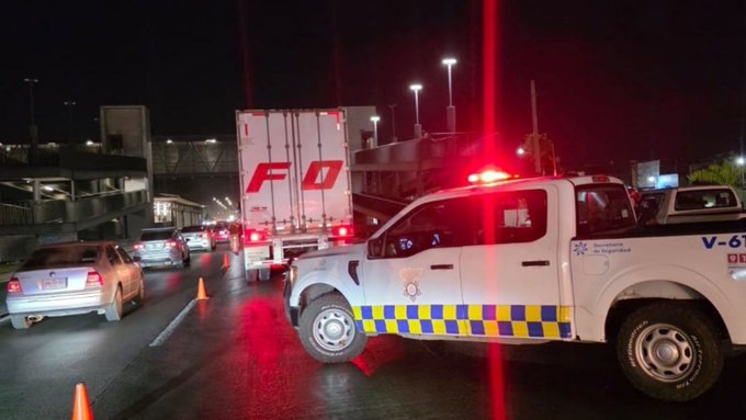 Muere conductor tras chocar contra tráiler en Periférico de Zapopan