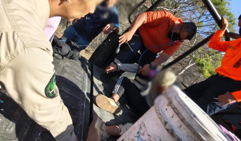 Rescatan a dos jóvenes extraviados en la Barranca de Huentitán