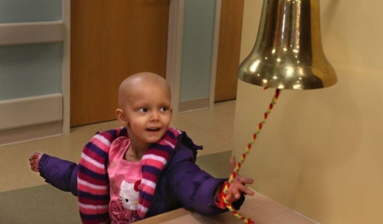 Niña vence leucemia con terapia genética pionera