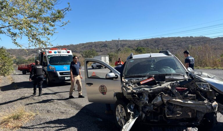 Choque en Tala deja dos lesionados leves en la Carretera a Guadalajara