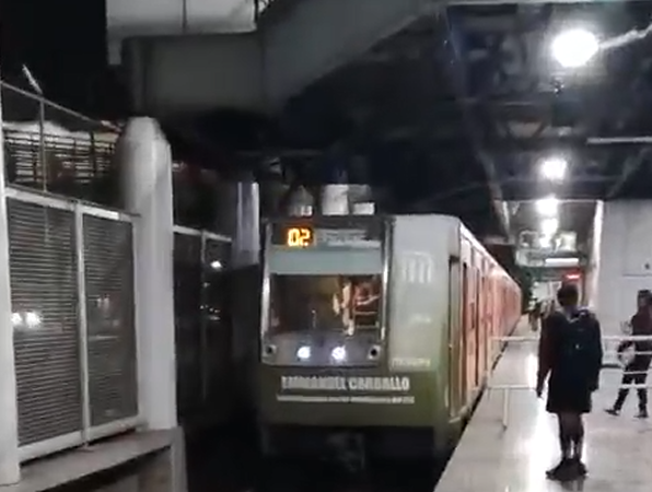 Frenan tren a tiempo tras salto a vías en Metro Ecatepec