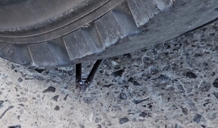 Ponchallantas dañan al menos 8 vehículos en el Circuito Metropolitano Sur