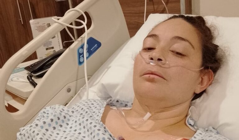 Paramédica de Jalisco herida en ambulancia pide apoyo tras quedar sin seguro