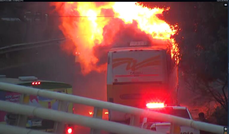 Tlaquepaque: Incendio de camión en Carretera a Chapala derivó de accidente mortal