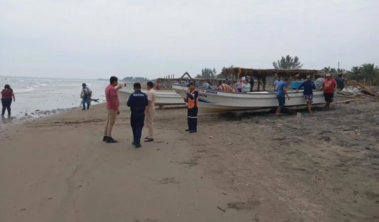 Gobierno investiga manchas de hidrocarburo en playas del Golfo de México