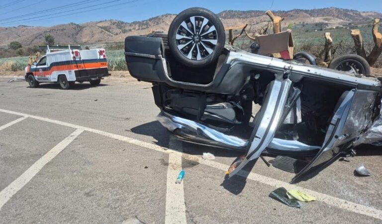 Choque entre SUV y tráiler en carretera Guadalajara–Nogales deja tres adultos mayores lesionados leves