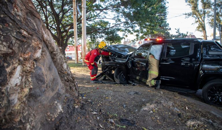 Accidente en Lázaro Cárdenas deja un herido y caos vial en Guadalajara