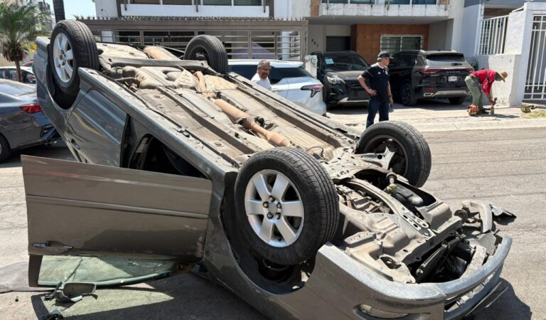 Volcadura en San Isidro deja mujer lesionada en Zapopan