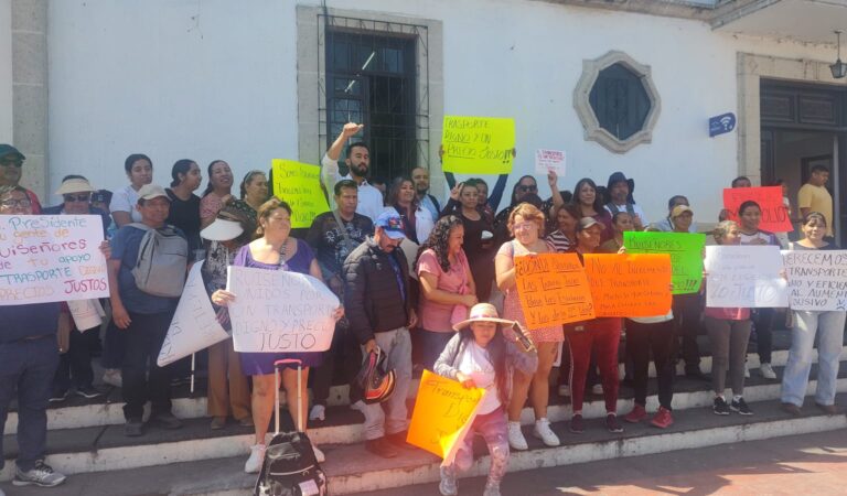 Vecinos de Ruiseñores exigen solución al transporte en Tala