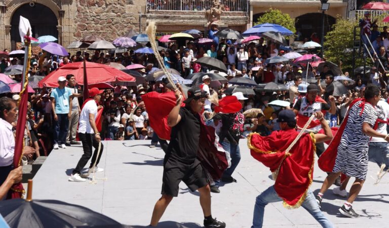 Cuereada reúne a 10 mil en Tlaquepaque