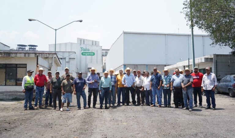 Cañeros bloquean bodegas de azúcar en Ingenio Tala