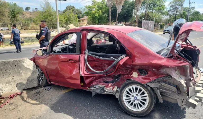 Imprudencia al volante deja dos muertos y cinco lesionados en carretera Guadalajara–Ameca