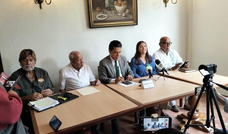 Gobiernos de la 4T mienten sistemáticamente para poder justificar el despojo de la riqueza de los mexicanos, primero atacaron a sectores paraestatales, pero van por todo, advierten jubilados”
