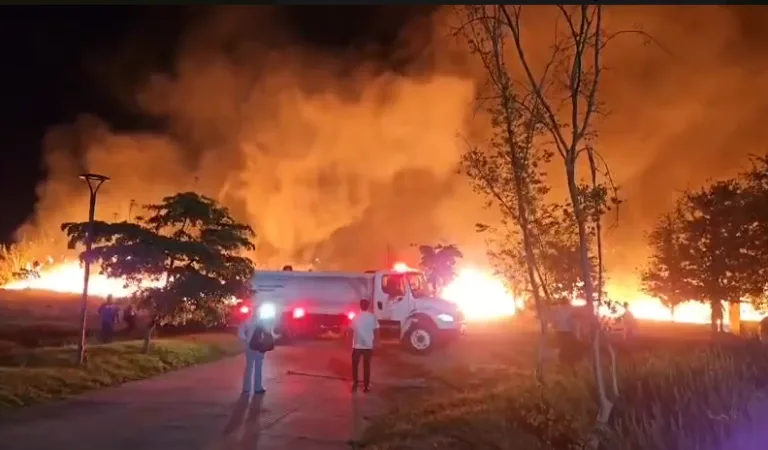 Incendio en campus de UdeG en Zapopan deja suspensión de clases