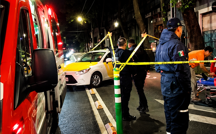 Golpean con un bate a la hija de un taxista tras altercado vial en Guadalajara; hay dos retenidos