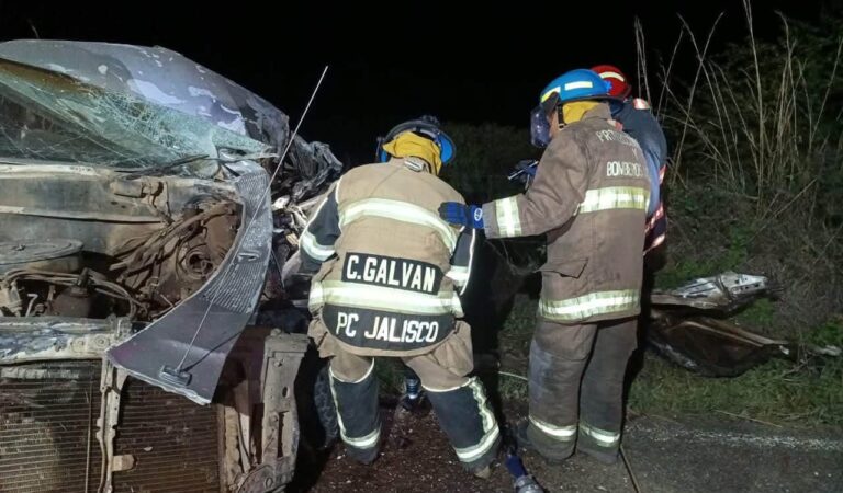 Muere hombre de 64 años tras brutal choque frontal contra un vehículo pesado en Tamazula de Gordiano