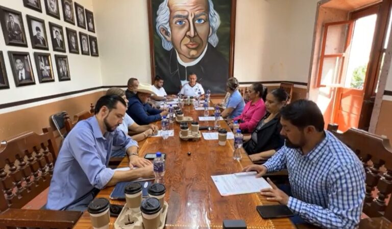 Cabildo de Ahualulco aprueba acciones para beneficiar a las familias; proyecto habitacional queda en revisión