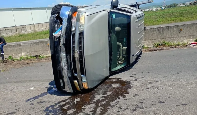 Choque entre automóvil y camioneta deja varios lesionados en la carretera Ameca–Guadalajara