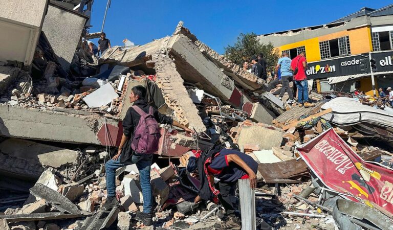 Terremoto de magnitud 7.4 sacude Colombia; reportan víctimas y graves daños