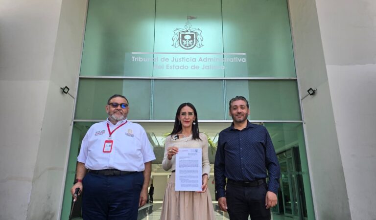 Tlaquepaque entrega al Tribunal un cheque por 7.6 millones de pesos tras conflicto con el SIAPA