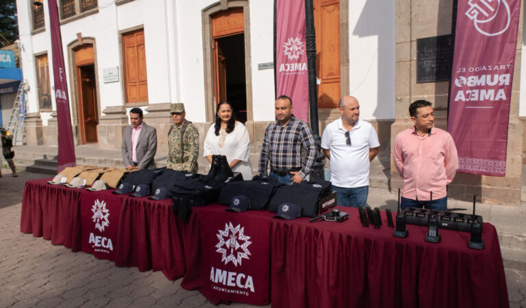 Gobierno de Ameca fortalece a sus corporaciones con entrega de uniformes, radiocomunicación y nuevo equipamiento