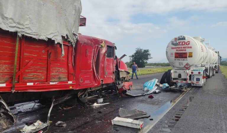 Choque múltiple deja cinco lesionados en la Autopista Guadalajara–Colima