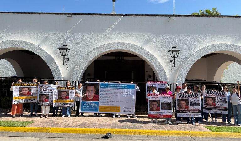 Familia de Gustavo García exige respuestas a un mes de su desaparición en Ameca
