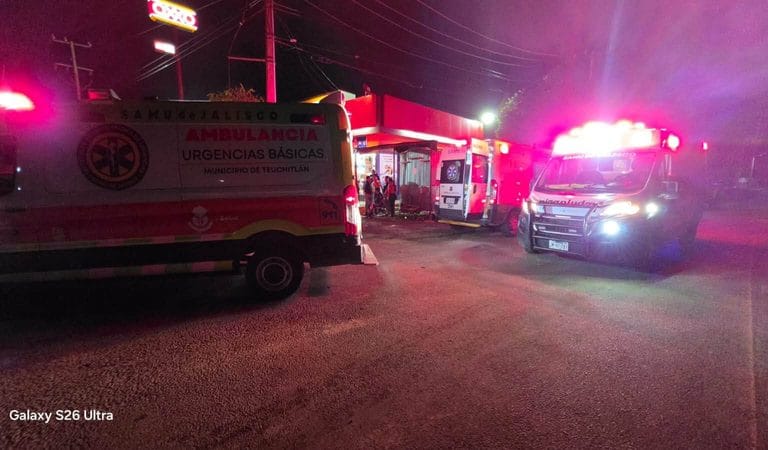 Motocicleta cae a un canal cerca de La Vega; dos hombres resultan ilesos