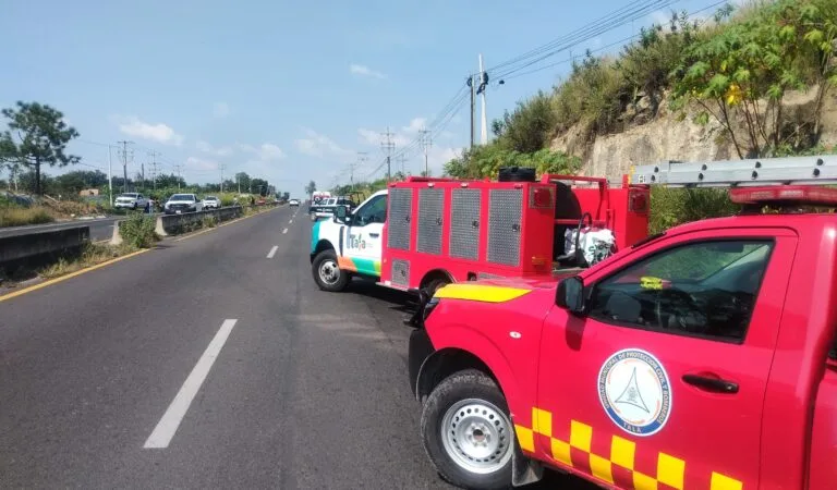 Motociclista resulta lesionado tras accidente con torton en carretera Guadalajara–Ameca
