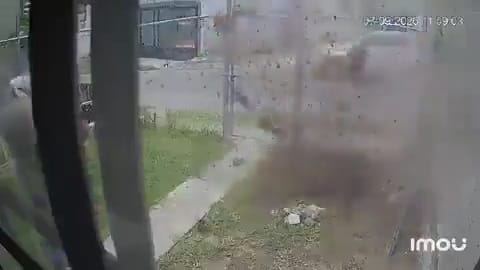 Explosión de gas metano hace volar alrededor de 10 alcantarillas en Tlajomulco